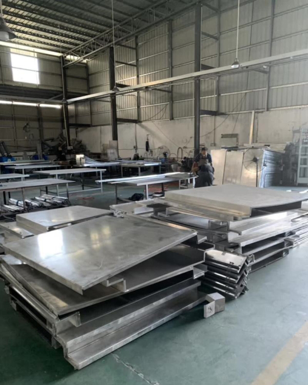 室外2.0mm鋁單板成型中